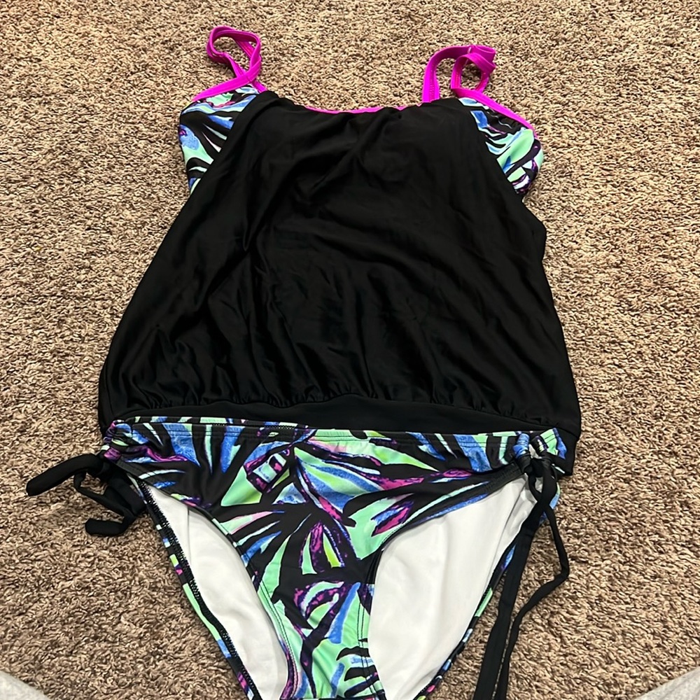 Women’s swim suit